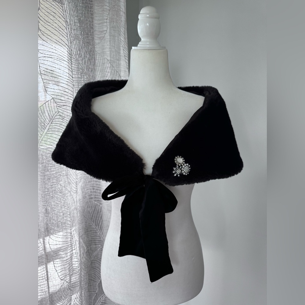 Arden B Elegant Black Faux Fur Draped Stole